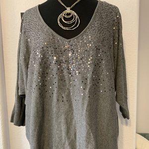 Elle 3/4 sleeve grey sweater.